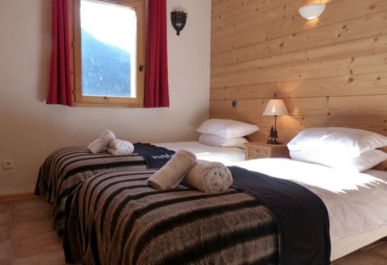 twin room sunlight window ski yoga france