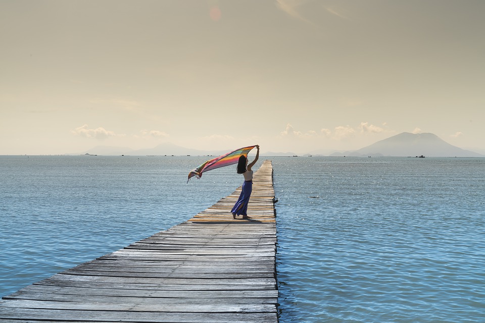 woman ron jetty holding up blanket